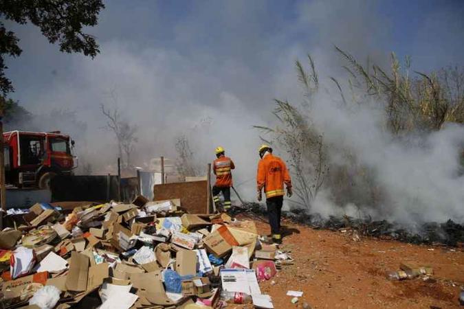 No domingo, o Corpo de Bombeiros combateu chamas próximo ao CCBB (foto: CBMDF/Divulgação ) No domingo, o Corpo de Bombeiros combateu chamas próximo ao CCBB (foto: CBMDF/Divulgação )
