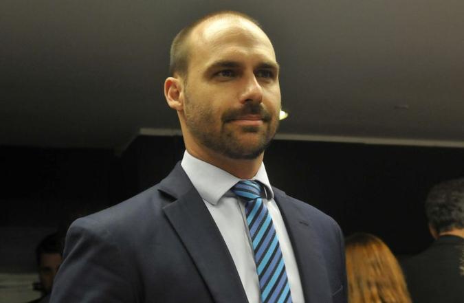 Eduardo Bolsonaro é anunciado como novo líder do PSL na Câmara (foto: Ed Alves/CB/D.A Press) Eduardo Bolsonaro é anunciado como novo líder do PSL na Câmara (foto: Ed Alves/CB/D.A Press)