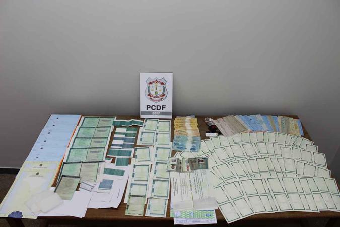 Como um deles, inclusive, apresentou documento falso ao ser detido, também será indiciado por isso(foto: PCDF/Divulgação) Como um deles, inclusive, apresentou documento falso ao ser detido, também será indiciado por isso(foto: PCDF/Divulgação)