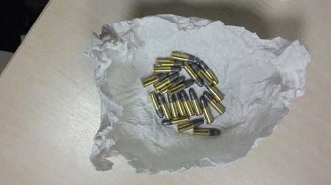 PF apreende cartuchos encontrados na bagagem do cantor (foto: Reprodução/WhatsApp ) PF apreende cartuchos encontrados na bagagem do cantor (foto: Reprodução/WhatsApp )