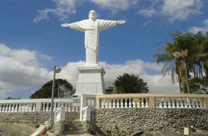 Município tem os encantos da cidade pequena com clima de montanha e surpreende com o Cristo Redentor(foto: Prefeitura de Andrelândia/Divulgação) Município tem os encantos da cidade pequena com clima de montanha e surpreende com o Cristo Redentor(foto: Prefeitura de Andrelândia/Divulgação)