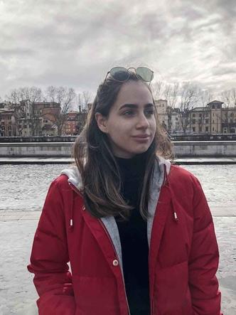 A estudante Renata Rocha faz meditação guiada para auxiliar nos tratamentos de ansiedade e síndrome do pânico (foto: Arquivo Pessoal) A estudante Renata Rocha faz meditação guiada para auxiliar nos tratamentos de ansiedade e síndrome do pânico (foto: Arquivo Pessoal)