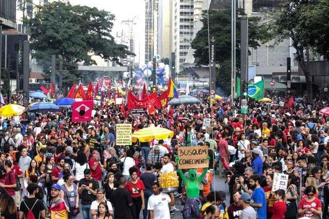 Avenida Paulista: educação e reforma da Previdência foram os focos dos protestos na capital de São Paulo e em quase todo o país(foto: PAULO LOPES) Avenida Paulista: educação e reforma da Previdência foram os focos dos protestos na capital de São Paulo e em quase todo o país(foto: PAULO LOPES)
