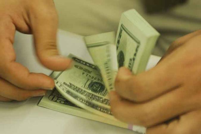 Bolsa de valores caiu quase 3% e volta aos 70 mil pontos(foto: AFP/Reprodução) Bolsa de valores caiu quase 3% e volta aos 70 mil pontos(foto: AFP/Reprodução)