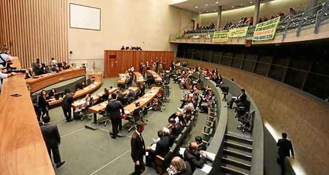 Plenário da Câmara Legislativa: proposta busca saída para o impasse entre moradores e comerciantes(foto: Rogaciano José/Câmara Legislativa - 28/6/17) Plenário da Câmara Legislativa: proposta busca saída para o impasse entre moradores e comerciantes(foto: Rogaciano José/Câmara Legislativa - 28/6/17)