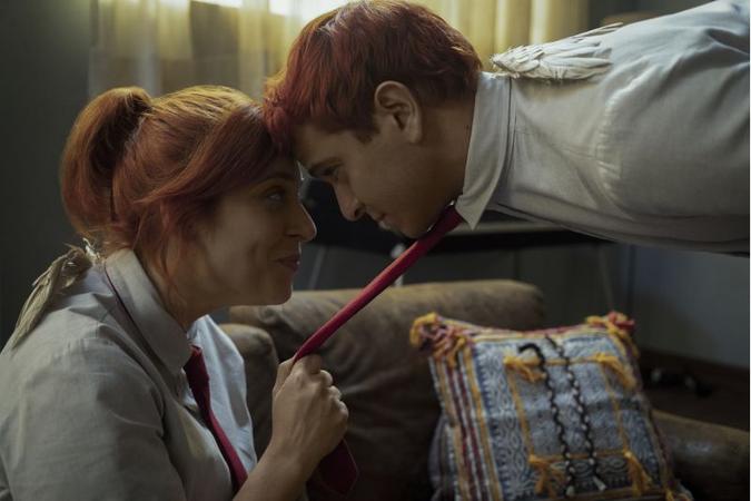 Júlia Rabello e Victor Lamoglia vivem Greta e Uli, respectivamente em 'Ninguém tá olhando'(foto: Aline Arruda/Netflix/Divulgação) Júlia Rabello e Victor Lamoglia vivem Greta e Uli, respectivamente em 'Ninguém tá olhando'(foto: Aline Arruda/Netflix/Divulgação)