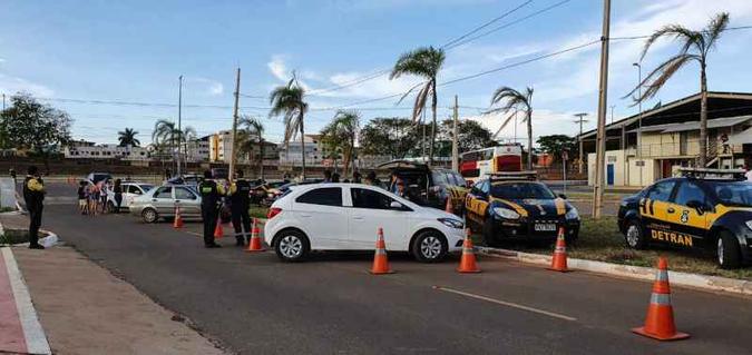 Instituições fiscalizaram as ruas em Samambaia, Itapoã, Paranoá e Ceilândia.(foto: Detran/Divulgação) Instituições fiscalizaram as ruas em Samambaia, Itapoã, Paranoá e Ceilândia.(foto: Detran/Divulgação)
