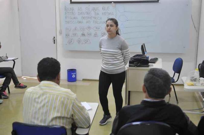 Alfabetizadora Tatiana diz que não tem preço as conquistas dos alunos (foto: Minervino Junior/CB/D.A Press ) Alfabetizadora Tatiana diz que não tem preço as conquistas dos alunos (foto: Minervino Junior/CB/D.A Press )