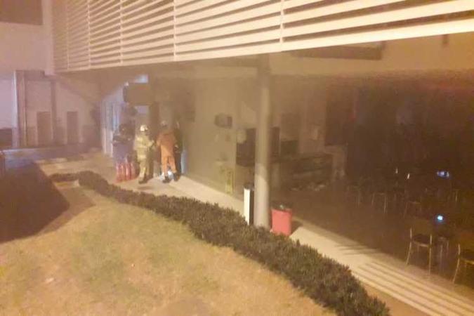 Fogo em restaurante do Senado ficou restrito a um freezer(foto: Corpo de Bombeiros/Divulgação) Fogo em restaurante do Senado ficou restrito a um freezer(foto: Corpo de Bombeiros/Divulgação)