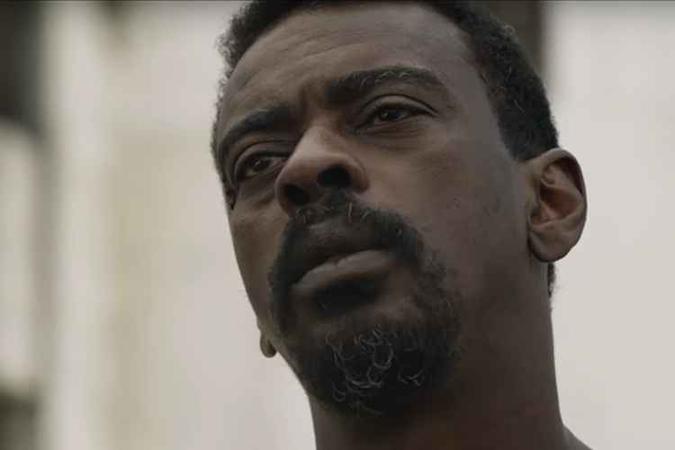 Seu Jorge é um dos protagonistas de 'Irmandade'(foto: Netflix/YouTube/Reprodução) Seu Jorge é um dos protagonistas de 'Irmandade'(foto: Netflix/YouTube/Reprodução)
