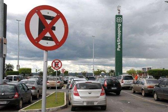 A vaga no estacionamento privado do ParkShopping custa R$ 3,60 a hora: custo alto para pouca segurança(foto: Gustavo Moreno/CB/D.A Press - 6/1/12 ) A vaga no estacionamento privado do ParkShopping custa R$ 3,60 a hora: custo alto para pouca segurança(foto: Gustavo Moreno/CB/D.A Press - 6/1/12 )