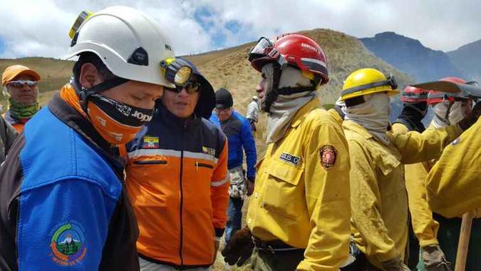 Equipes que atuam no combate a incêndios florestais no Equador(foto: Governo de Imbabura/Direitos reservados) Equipes que atuam no combate a incêndios florestais no Equador(foto: Governo de Imbabura/Direitos reservados)