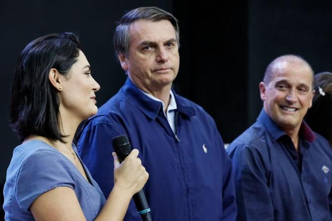 Bolsonaro participa de evento evangélico, entre a primeira-dama, Michelle, e Onyx Lorenzoni: questão ambiental é Bolsonaro participa de evento evangélico, entre a primeira-dama, Michelle, e Onyx Lorenzoni: questão ambiental é