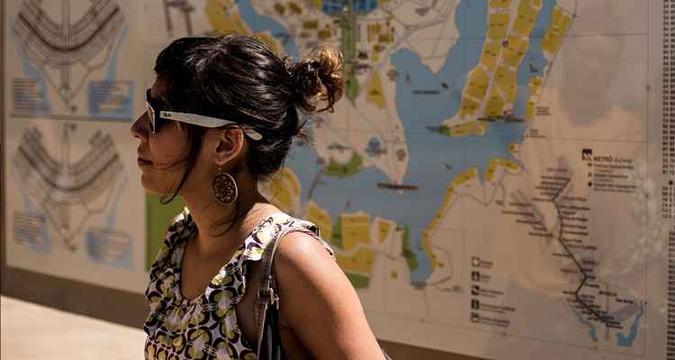 A diretora Camila Shinoda: 'Eu queria que só o João fosse ator, para tentar segurar a espontaneidade da relação que estaria por vir'(foto: Alan Schvarsberg/Divulgação) A diretora Camila Shinoda: 'Eu queria que só o João fosse ator, para tentar segurar a espontaneidade da relação que estaria por vir'(foto: Alan Schvarsberg/Divulgação)