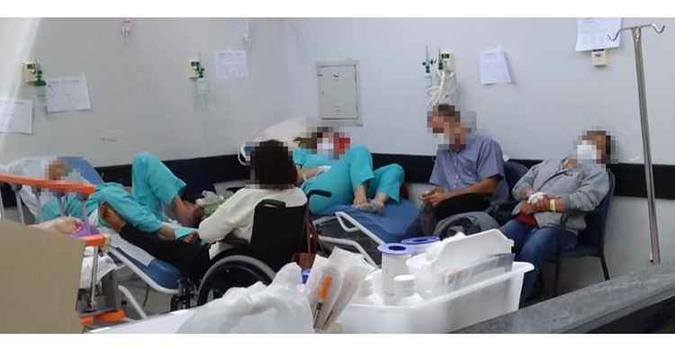 Pacientes são atendidos em poltronas e recebem medicação enquanto aguardam por um leito na unidade(foto: Material cedido ao Correio) Pacientes são atendidos em poltronas e recebem medicação enquanto aguardam por um leito na unidade(foto: Material cedido ao Correio)