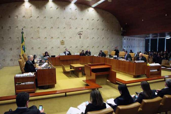 No plenário do Supremo, o placar pela manutenção do cancelamento dos títulos foi de 7 a 2: os No plenário do Supremo, o placar pela manutenção do cancelamento dos títulos foi de 7 a 2: os