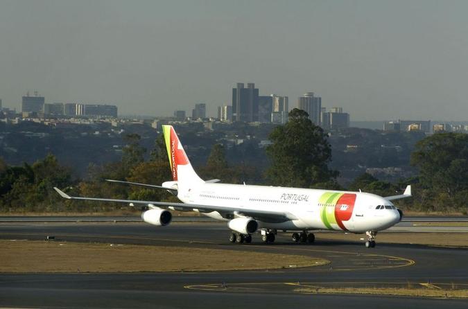 Avião da TAP no Aeroporto JK: governo espera que 20 mil turistas aproveitem a oferta de stopover em Brasília(foto: Daniel Ferreira/CB/D.A Press - 19/7/07 ) Avião da TAP no Aeroporto JK: governo espera que 20 mil turistas aproveitem a oferta de stopover em Brasília(foto: Daniel Ferreira/CB/D.A Press - 19/7/07 )