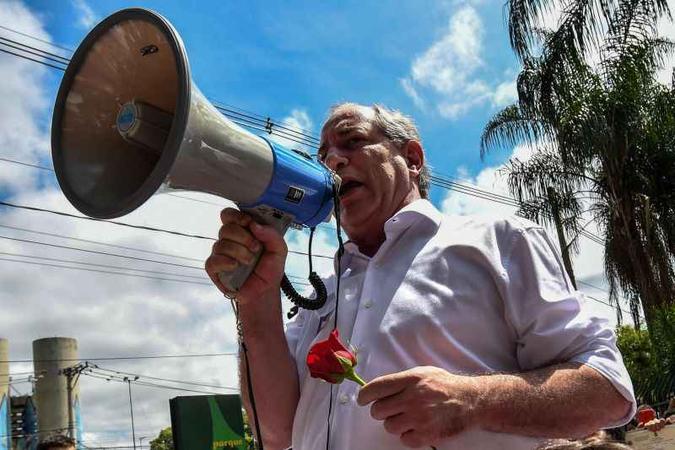 Ciro voltou a criticar seu principal adversário na briga por uma vaga no segundo turno e os petistas(foto: Nelson Almeida/AFP) Ciro voltou a criticar seu principal adversário na briga por uma vaga no segundo turno e os petistas(foto: Nelson Almeida/AFP)