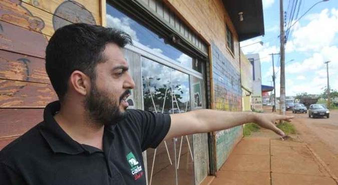 Proprietário de uma madeireira, Israel Castro precisa tomar medidas próprias para não perder clientes(foto: Minervino Junior/CB/D.A Press) Proprietário de uma madeireira, Israel Castro precisa tomar medidas próprias para não perder clientes(foto: Minervino Junior/CB/D.A Press)