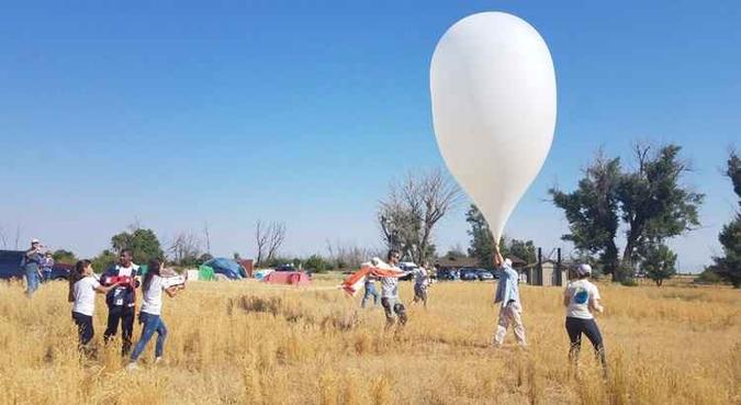 Pesquisadores preparam lançamento de balão estratosférico nos EUA. Projeto capturou imagens do eclipse solar total ocorrido em agosto de 2017(foto: Projeto Kuaray/Divulgação) Pesquisadores preparam lançamento de balão estratosférico nos EUA. Projeto capturou imagens do eclipse solar total ocorrido em agosto de 2017(foto: Projeto Kuaray/Divulgação)