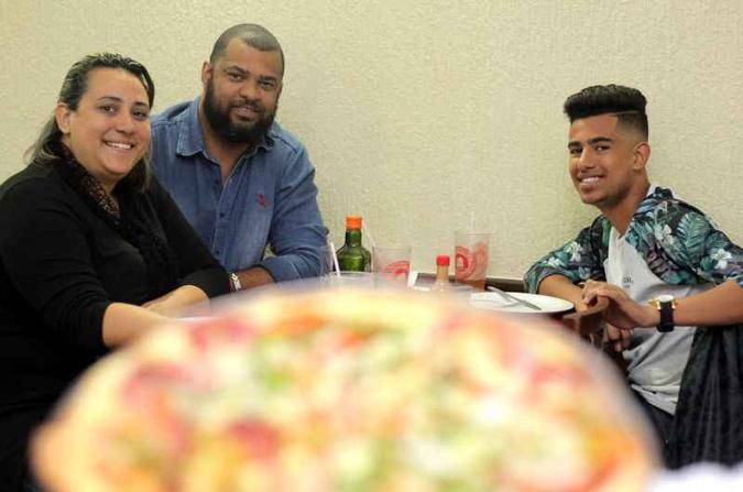 Priscilla de Paula, Daniel de Paula e filho, Arthur: restaurantes para todos os gostos(foto: B�rbara Cabral/Esp. CB/D.A Press)
