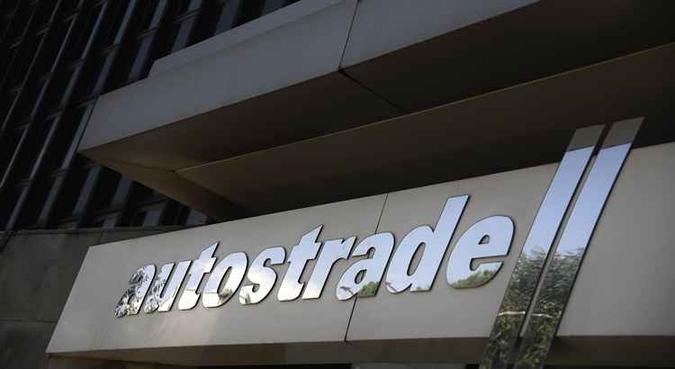 O governo anunciou a sua intenção de revogar o contrato de concessão da empresa Autostrade no trecho onde está o viaduto desabado(foto: AFP) O governo anunciou a sua intenção de revogar o contrato de concessão da empresa Autostrade no trecho onde está o viaduto desabado(foto: AFP)
