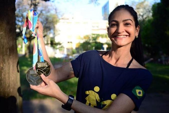 Amiga da mãe da doadora, a educadora física Liège Gautério virou atleta depois de receber um novo pulmão (foto: Arquivo Pessoal) Amiga da mãe da doadora, a educadora física Liège Gautério virou atleta depois de receber um novo pulmão (foto: Arquivo Pessoal)
