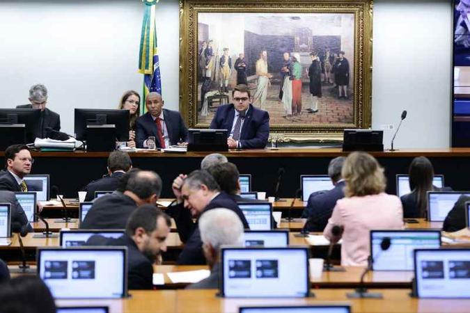 Presidente da Comissão de Constituição, Justiça e Cidadania da Câmara (CCJ), Felipe Francischini (PSL-PR) em sessão(foto: Michel Jesus/Câmara dos Deputados) Presidente da Comissão de Constituição, Justiça e Cidadania da Câmara (CCJ), Felipe Francischini (PSL-PR) em sessão(foto: Michel Jesus/Câmara dos Deputados)
