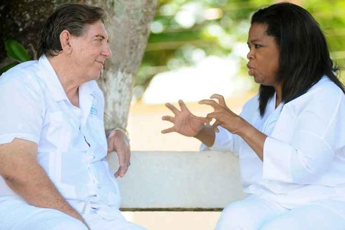 O médium João de Deus em entrevista à norte-americana Oprah Winfrey, em Abadiânia (GO)(foto: Monique Renne/CB/D.A Press. Brasil. ) O médium João de Deus em entrevista à norte-americana Oprah Winfrey, em Abadiânia (GO)(foto: Monique Renne/CB/D.A Press. Brasil. )