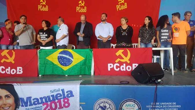 O PCdoB definiu, durante convenção do partido realizada ontem, que disputará as eleições com 33 candidatos a deputados distritais e seis a federais: alianças indefinidas(foto: Carlos Vieira/CB/D.A Press) O PCdoB definiu, durante convenção do partido realizada ontem, que disputará as eleições com 33 candidatos a deputados distritais e seis a federais: alianças indefinidas(foto: Carlos Vieira/CB/D.A Press)