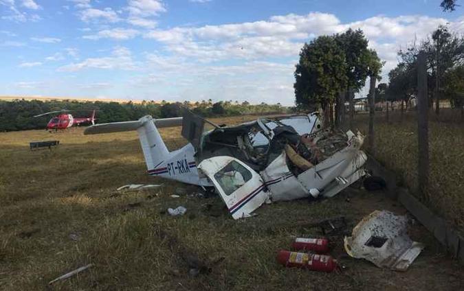 Aeronave ficou destruída; ainda não há informações sobre as causas do acidente(foto: Material cedido ao Correio) Aeronave ficou destruída; ainda não há informações sobre as causas do acidente(foto: Material cedido ao Correio)