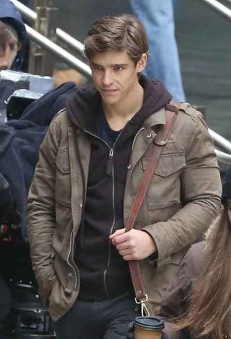 Brenton Thwaites como Dick Grayson/Robin(foto: Divulgação) Brenton Thwaites como Dick Grayson/Robin(foto: Divulgação)