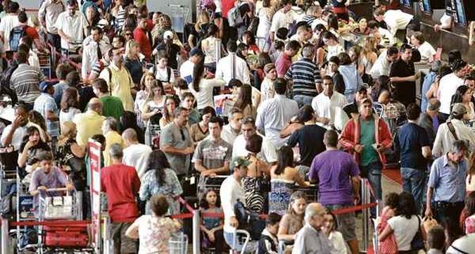 Até domingo, a Avianca vai superar a marca de 2 mil voos cancelados. Um dos terminais mais afetados é o Aeroporto Internacional de São Paulo, em Guarulhos(foto: Werther Santana/AE/Divulgação) Até domingo, a Avianca vai superar a marca de 2 mil voos cancelados. Um dos terminais mais afetados é o Aeroporto Internacional de São Paulo, em Guarulhos(foto: Werther Santana/AE/Divulgação)