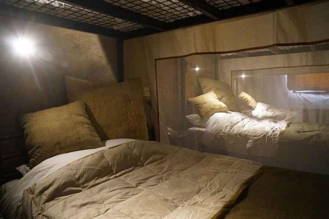 São oferecidas acomodações mais baratas: beliches(foto: Walled-Off/Divulgação) São oferecidas acomodações mais baratas: beliches(foto: Walled-Off/Divulgação)