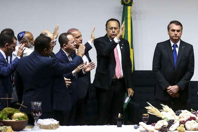 Ao longo do início da manhã, Bolsonaro participou, primeiramente, de um culto na Casa(foto: Marcelo Camargo/Agência Brasil) Ao longo do início da manhã, Bolsonaro participou, primeiramente, de um culto na Casa(foto: Marcelo Camargo/Agência Brasil)