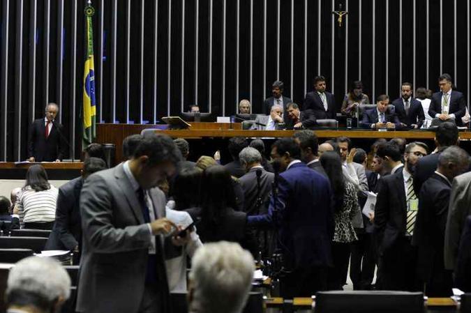 Os deputados estabeleceram o regime de urgência para outras quatro propostas: pauta de olho na eleição do ano que vem(foto: Luis Macedo/Câmara dos Deputados) Os deputados estabeleceram o regime de urgência para outras quatro propostas: pauta de olho na eleição do ano que vem(foto: Luis Macedo/Câmara dos Deputados)