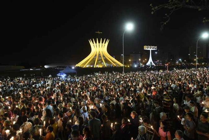 Todos os anos, fiéis lotam a Esplanada dos Ministérios na tradicional missa, às 17h(foto: Ed Alves/CB/D.A Press - 26/5/16) Todos os anos, fiéis lotam a Esplanada dos Ministérios na tradicional missa, às 17h(foto: Ed Alves/CB/D.A Press - 26/5/16)