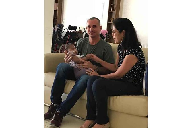 O primeiro encontro dos pais com Larissa, na casa de acolhimentoArquivo Pessoal O primeiro encontro dos pais com Larissa, na casa de acolhimentoArquivo Pessoal