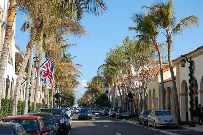 Visitar a Worth Avenue é uma experiência deslumbrante, mesmo para quem não pretende gastar dinheiro(foto: Jeniffer/flickr) Visitar a Worth Avenue é uma experiência deslumbrante, mesmo para quem não pretende gastar dinheiro(foto: Jeniffer/flickr)