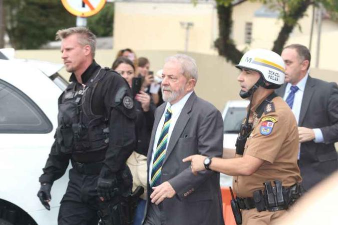 A defesa de Lula quer que seja reconhecida a suspeição de Moro para julgar processos contra o ex-presidente Lula(foto: TheoMarques/UOL/Folhapress) A defesa de Lula quer que seja reconhecida a suspeição de Moro para julgar processos contra o ex-presidente Lula(foto: TheoMarques/UOL/Folhapress)