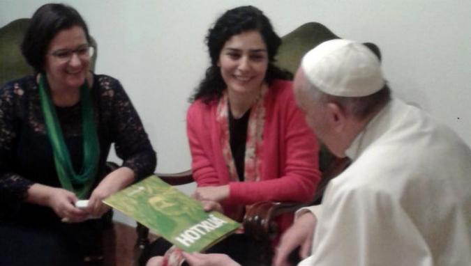 A atriz considera que o papa passa uma imagem da tolerância religiosa e espiritual(foto: Facebook/Reprodução) A atriz considera que o papa passa uma imagem da tolerância religiosa e espiritual(foto: Facebook/Reprodução)
