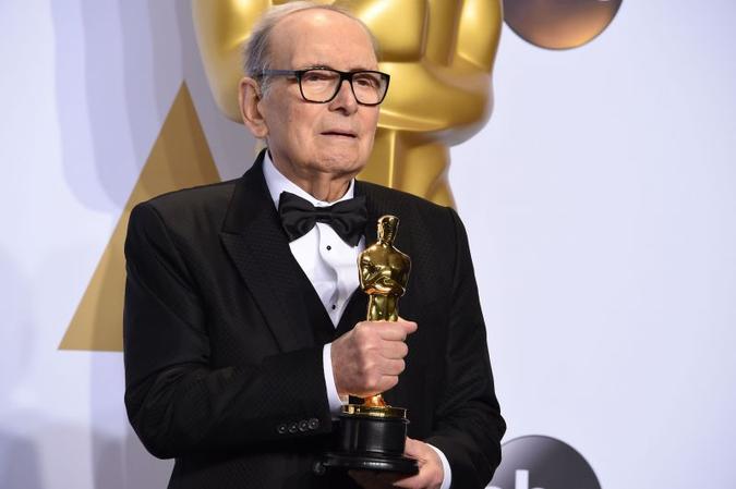 Ennio Morricone venceu o Oscar de melhor trilha sonora pelo filme Ennio Morricone venceu o Oscar de melhor trilha sonora pelo filme