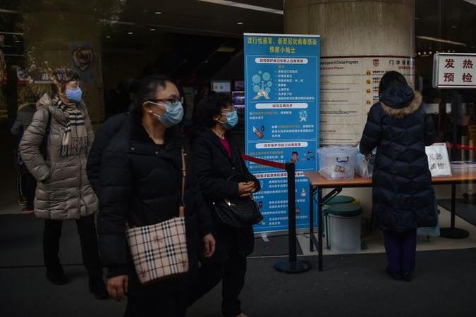 O controle sanitário foi reforçado em aeroportos de vários países: OMS fará nesta quarta-feira (22/1) uma reunião de emergência em Genebra (foto: HECTOR RETAMAL / AFP) O controle sanitário foi reforçado em aeroportos de vários países: OMS fará nesta quarta-feira (22/1) uma reunião de emergência em Genebra (foto: HECTOR RETAMAL / AFP)