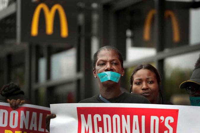 Os funcionários reclamam da má cultura nos restaurantes, onde o assédio foi normalizado(foto: Scott Olson / GETTY IMAGES NORTH AMERICA / AFP) Os funcionários reclamam da má cultura nos restaurantes, onde o assédio foi normalizado(foto: Scott Olson / GETTY IMAGES NORTH AMERICA / AFP)