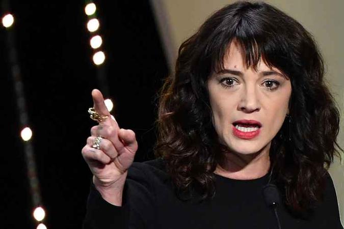 A atriz italiana e um das responsáveis pela onda denuncias dos abusos sexuais em Hollywood, Asia Argento, negou tido um relacionamento sexual há cinco anos com uma adolescente menor de idade.(foto: Alberto Pizzoli / AFP) A atriz italiana e um das responsáveis pela onda denuncias dos abusos sexuais em Hollywood, Asia Argento, negou tido um relacionamento sexual há cinco anos com uma adolescente menor de idade.(foto: Alberto Pizzoli / AFP)