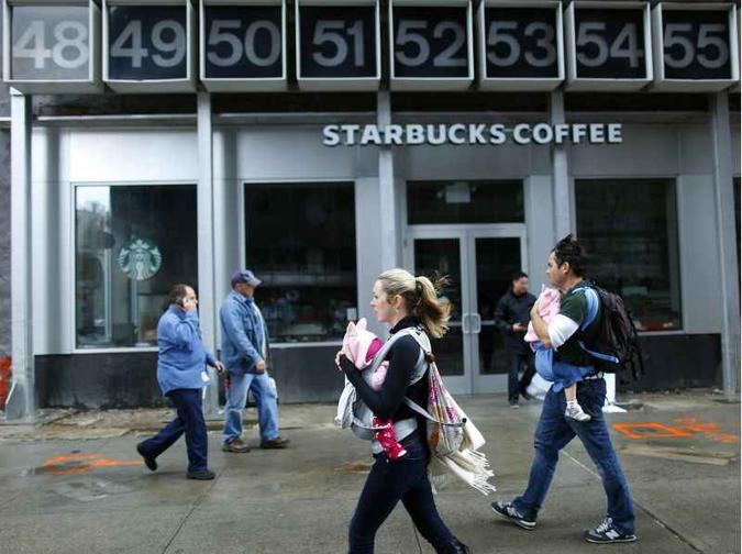 Loja da Starbucks em Nova York: rede de cafeterias criou programa para que funcionários dediquem parte do expediente a boas causas(foto: REUTERS/Carlo Allegri) Loja da Starbucks em Nova York: rede de cafeterias criou programa para que funcionários dediquem parte do expediente a boas causas(foto: REUTERS/Carlo Allegri)