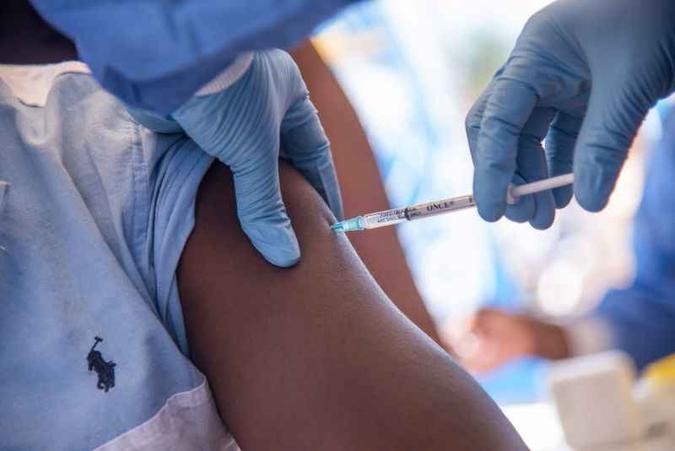 A OMS e as autoridades já registraram cerca de 50 casos, incluindo 27 mortes, por Ebola(foto: Junior Kannah / AFP ) A OMS e as autoridades já registraram cerca de 50 casos, incluindo 27 mortes, por Ebola(foto: Junior Kannah / AFP )