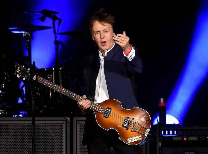 McCartney traz a música como uma homenagem ao Brasil e a seus milhares de fãs ao redor do país(foto: Kevin Winter / AFP / Getty Images ) McCartney traz a música como uma homenagem ao Brasil e a seus milhares de fãs ao redor do país(foto: Kevin Winter / AFP / Getty Images )