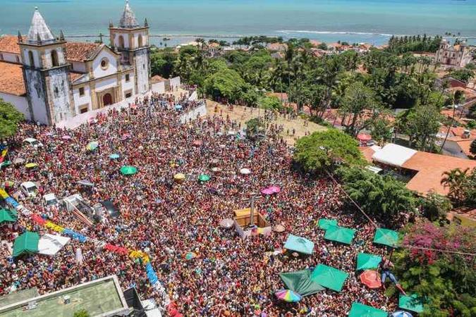 Foli�es ocupam as ruas de Olinda(foto: Arquimedes Santos/PMO)