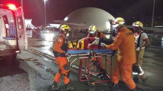Um homem de de 37 anos, sofreu afundamento de crânio após ser atropelado. Acidente aconteceu próximo ao Museu da República de Brasília(foto: CBMDF/Divulgação) Um homem de de 37 anos, sofreu afundamento de crânio após ser atropelado. Acidente aconteceu próximo ao Museu da República de Brasília(foto: CBMDF/Divulgação)